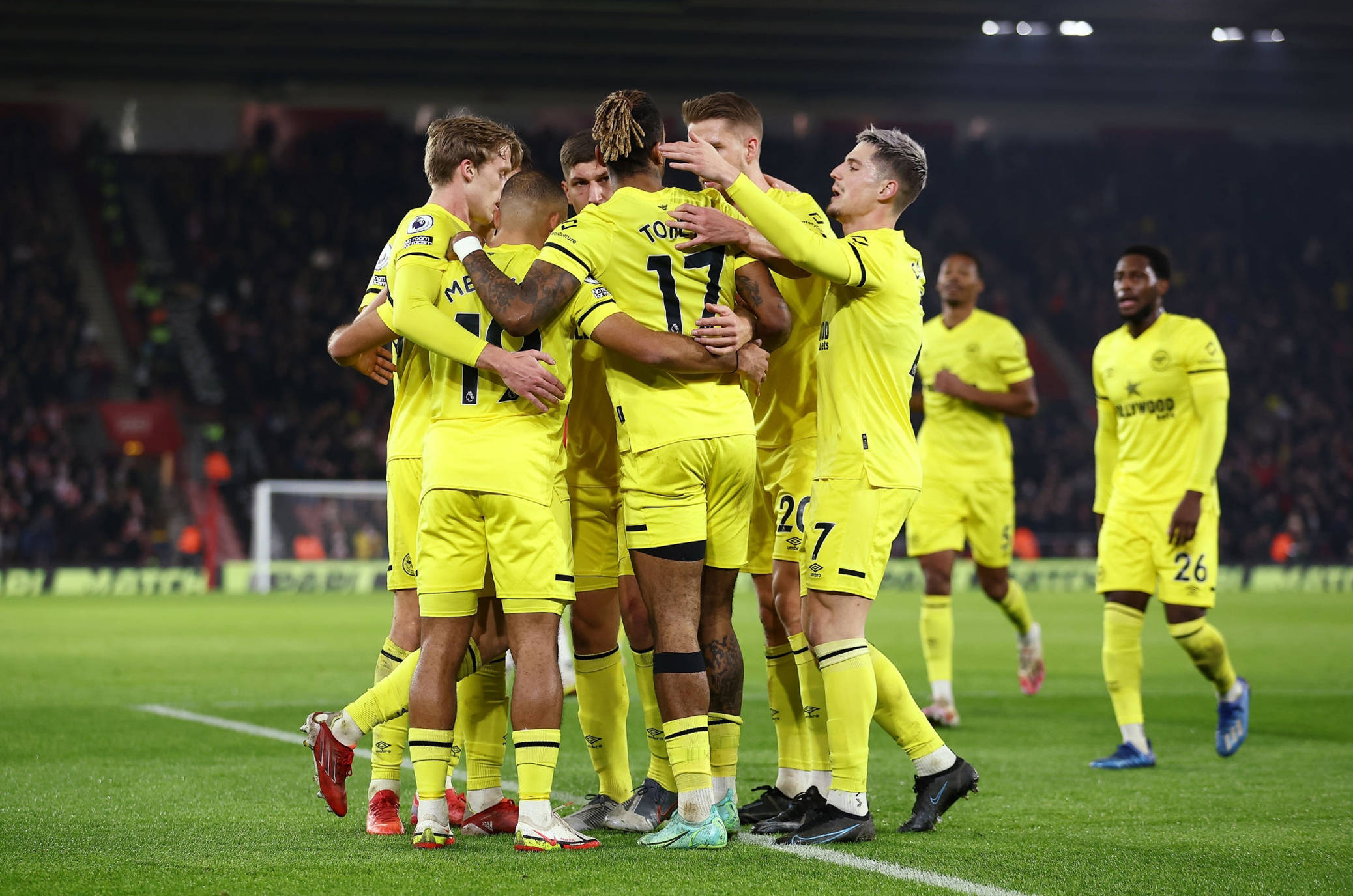 及边路球员 及边路球员