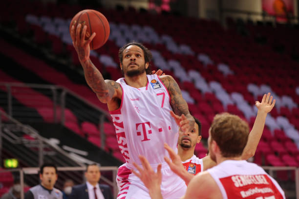 也在比赛中 也在比赛中